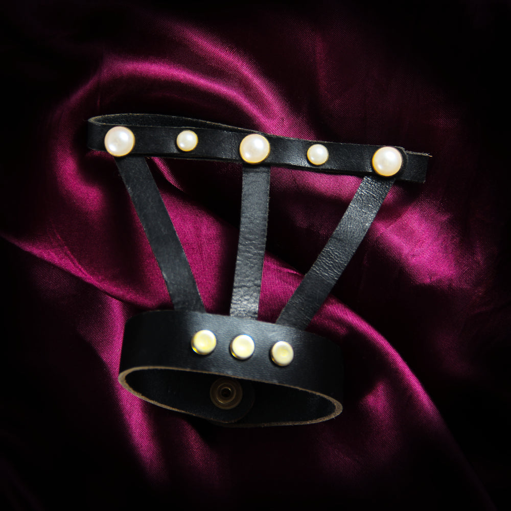 Pearl Punch Hand Harness