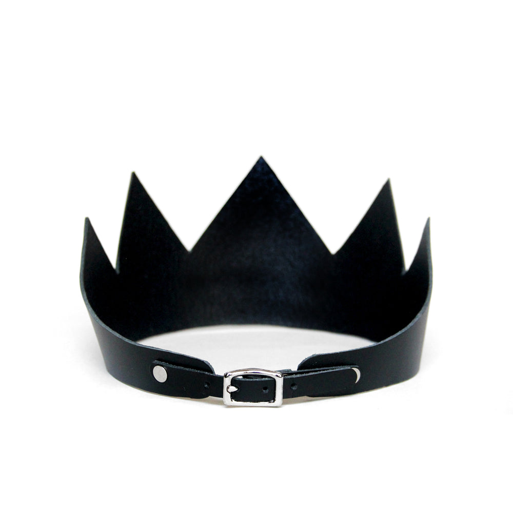 Black leather crown short, back view